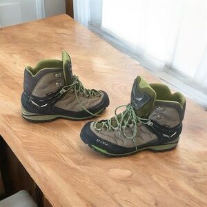 Salewa gore Tex vibram sole Gore-tex lace up boots men’s size 9.5 - no insoles